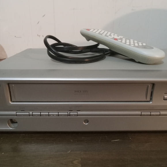 Emerson EWD2204 DVD VCR Combo w/ Remote Tested And Works. - Picture 3 of 10